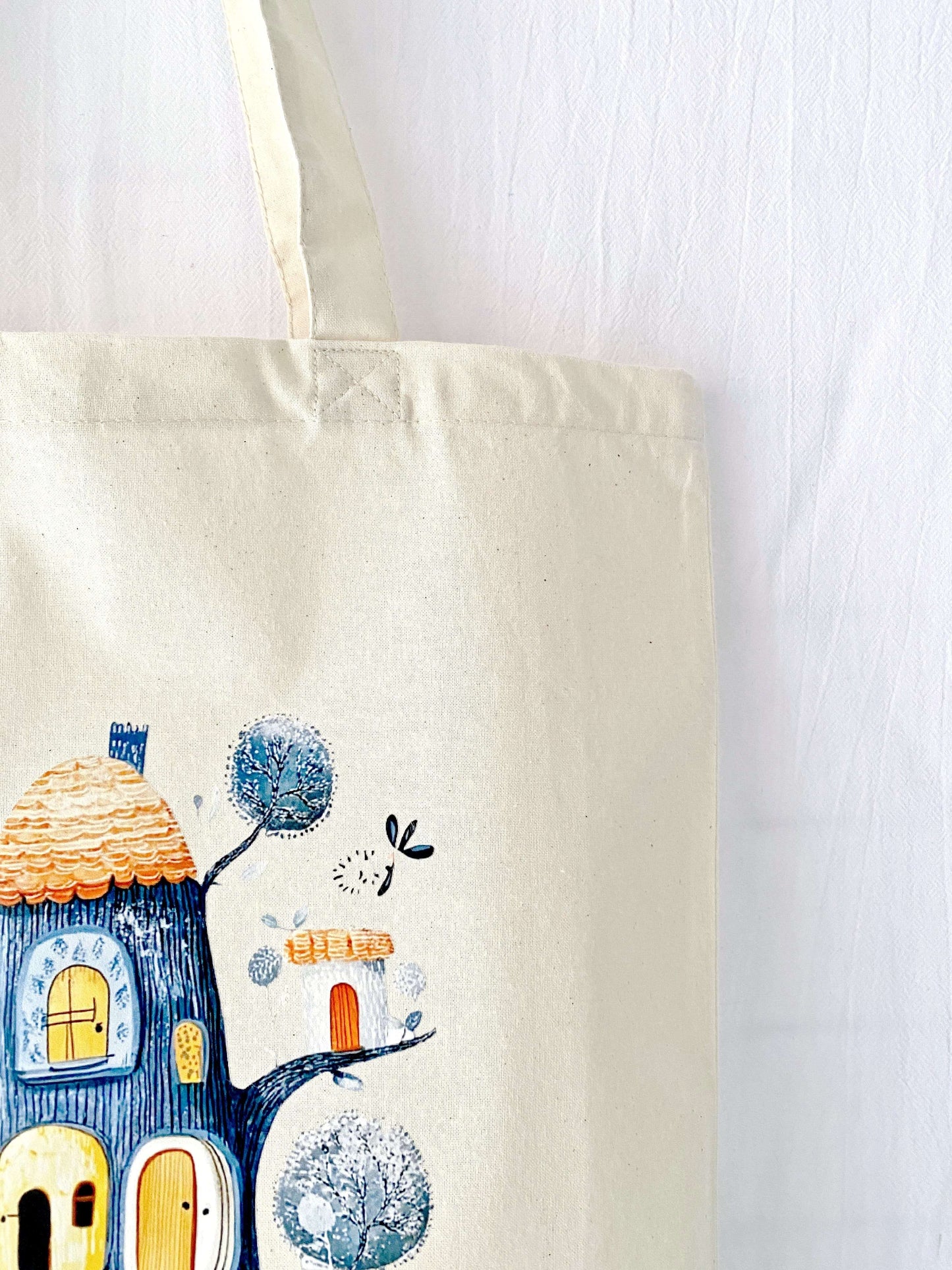 lightweight fabric tote for students and daily commuting