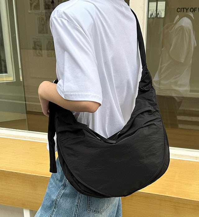 Easygoing crossbody style for a day of shopping