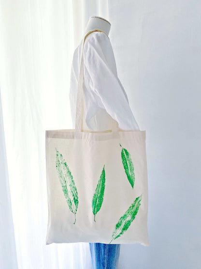 Lightweight, natural fabric reusable shopping bag
