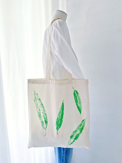 Lightweight, natural fabric reusable shopping bag