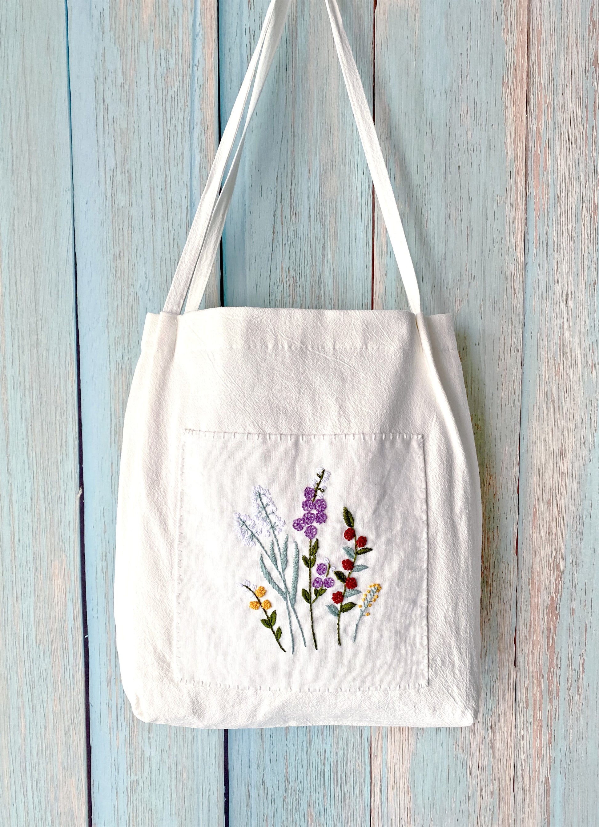 sustainable-floral-tote-bag-for-modern-artistic-women