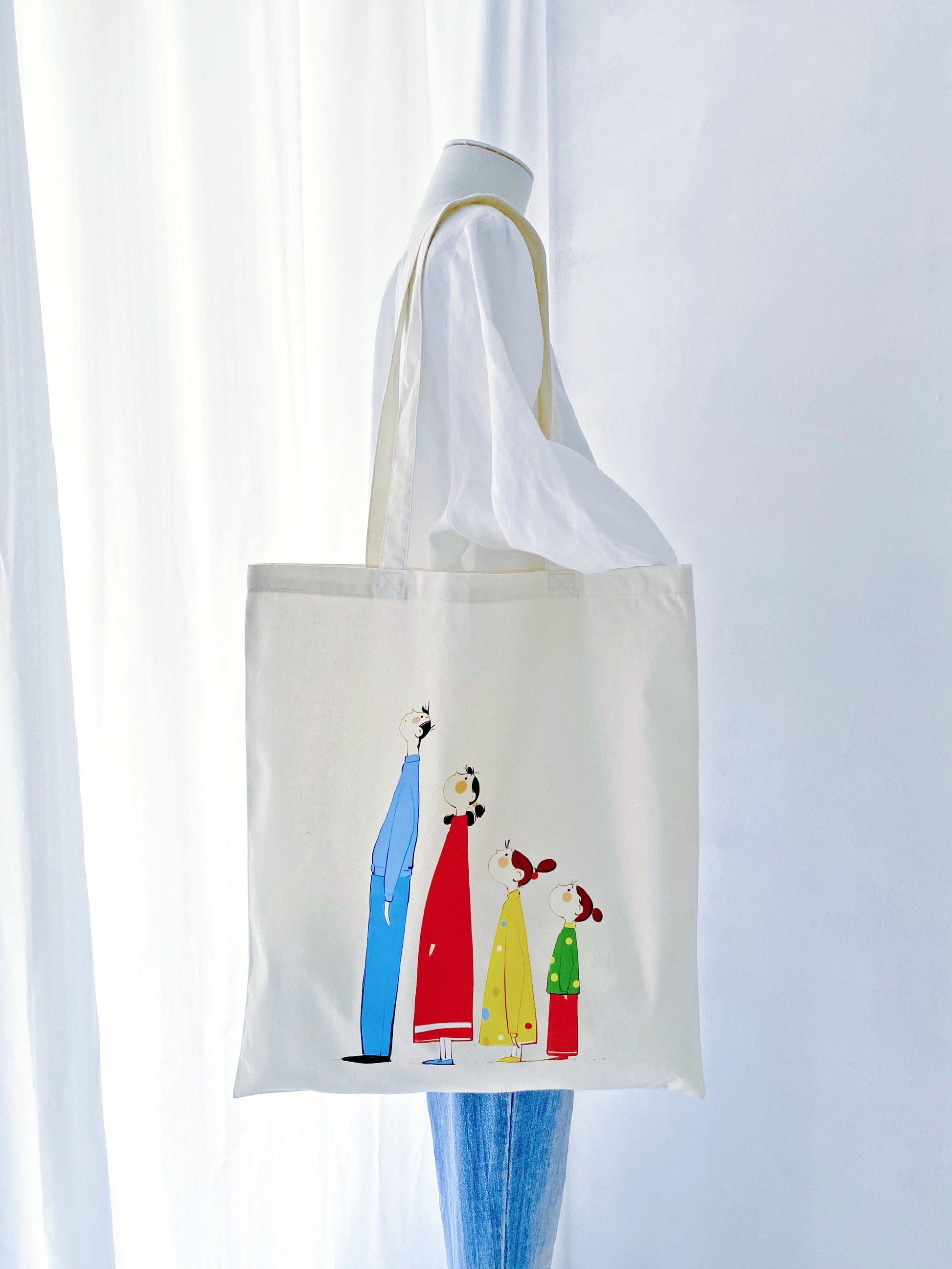 Simple cotton shopping bag with meaningful family image