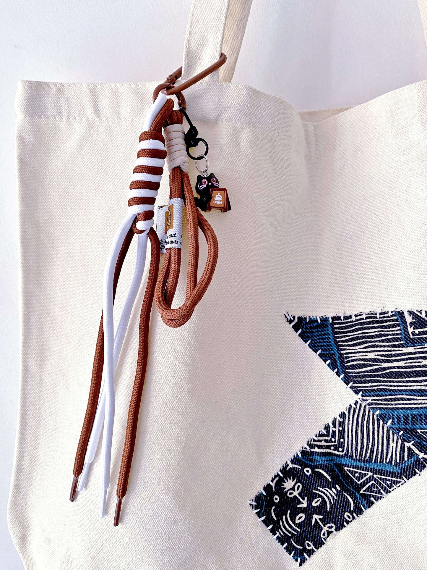 Sustainable everyday carryall that balances utility with a handcrafted aesthetic.