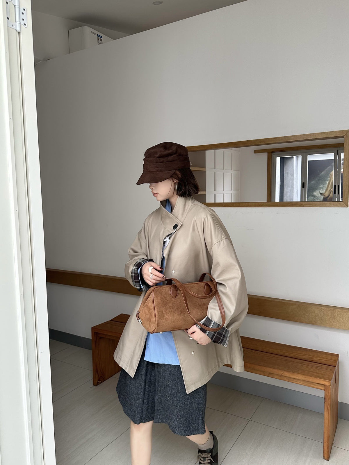 Everyday handbag for carrying small personal items
