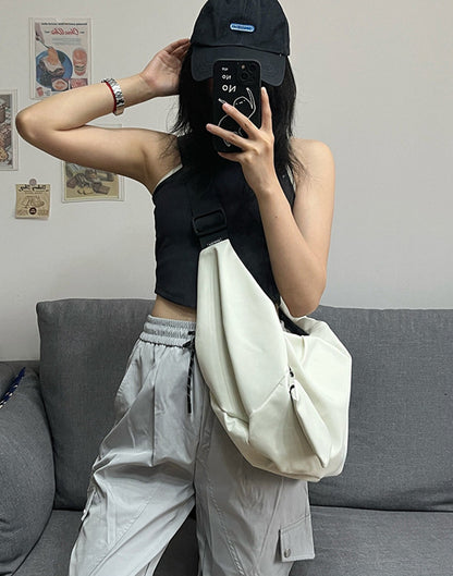 Curved crossbody bag for carrying daily items