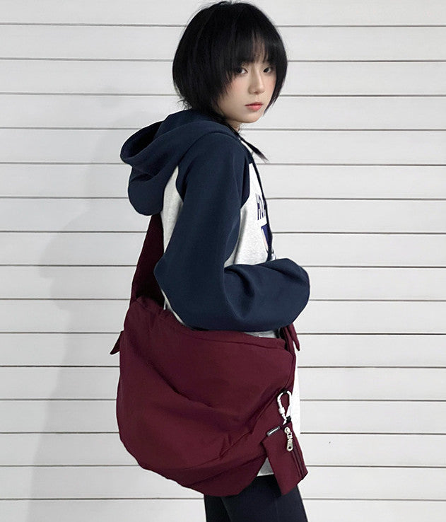 Roomy shoulder bag for casual travel days