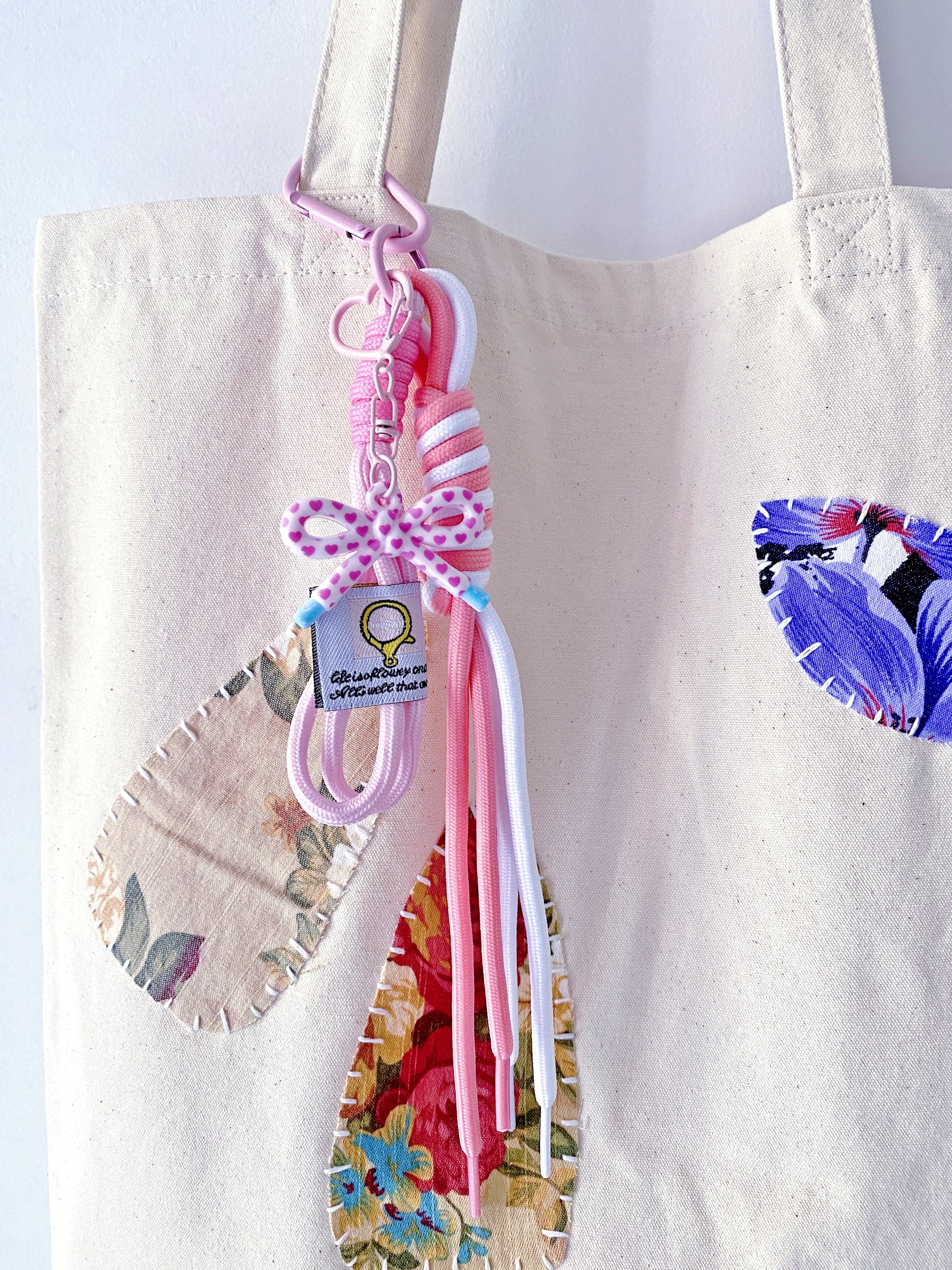 Relaxed silhouette tote bag made from responsibly sourced natural materials.