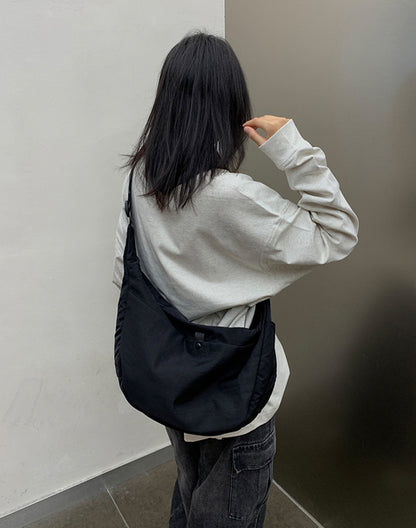Minimalist unstructured shoulder pouch for hands free city commuting