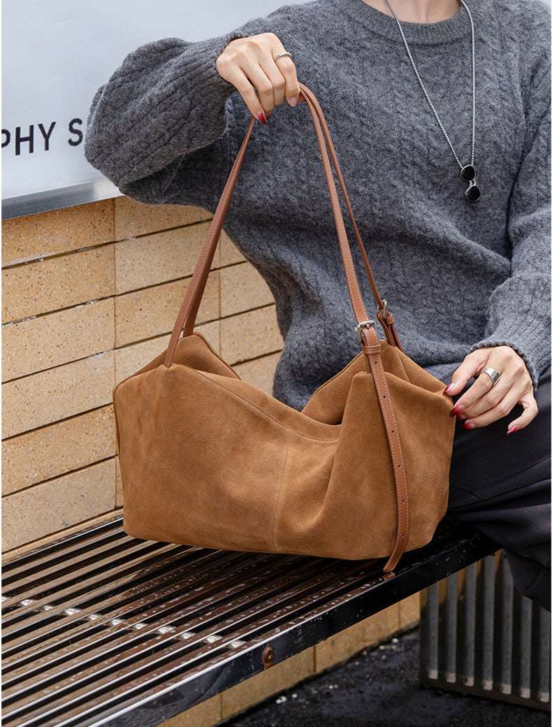 weekend-ready leather shoulder tote