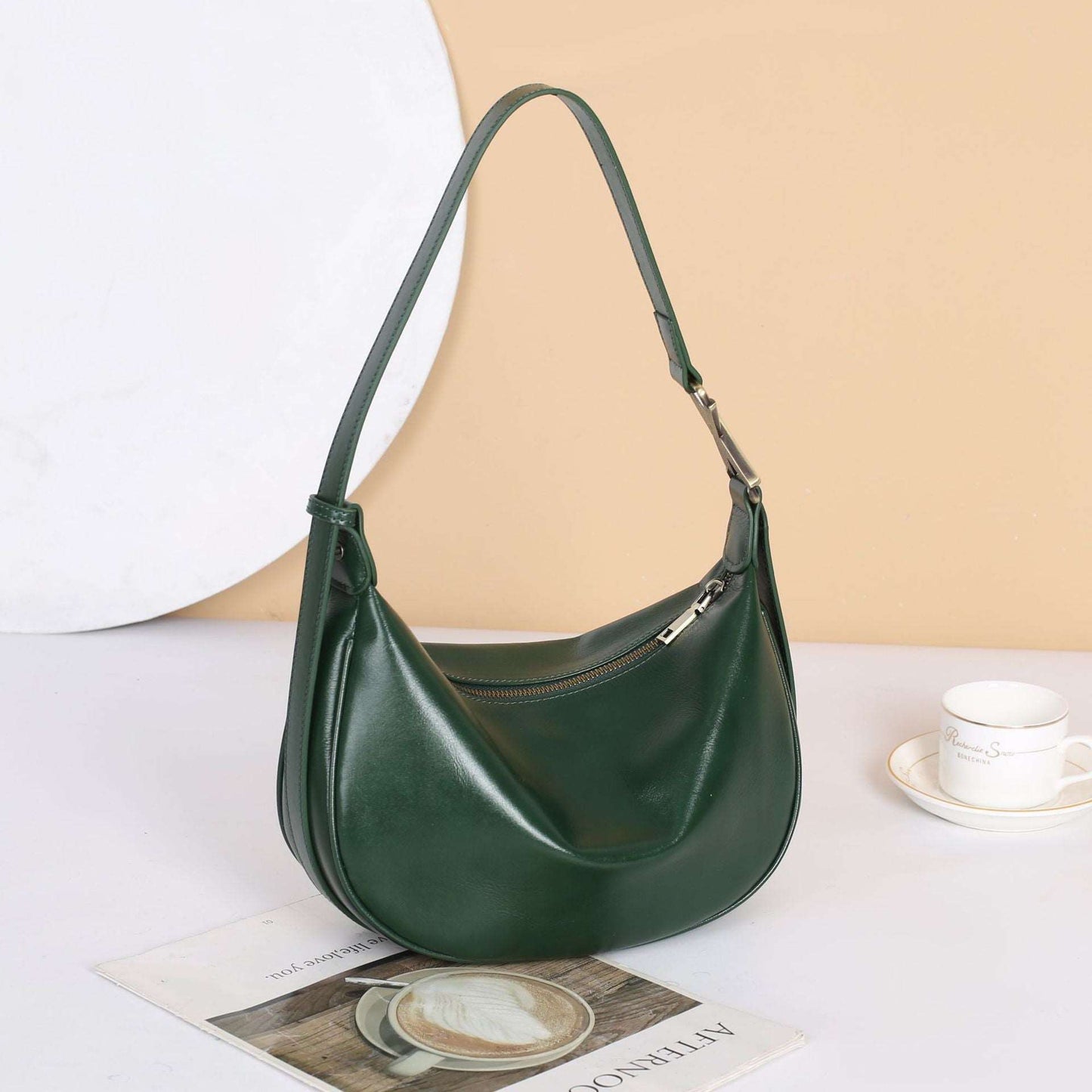 Chic Crescent-shaped Leather Handbag woyaza