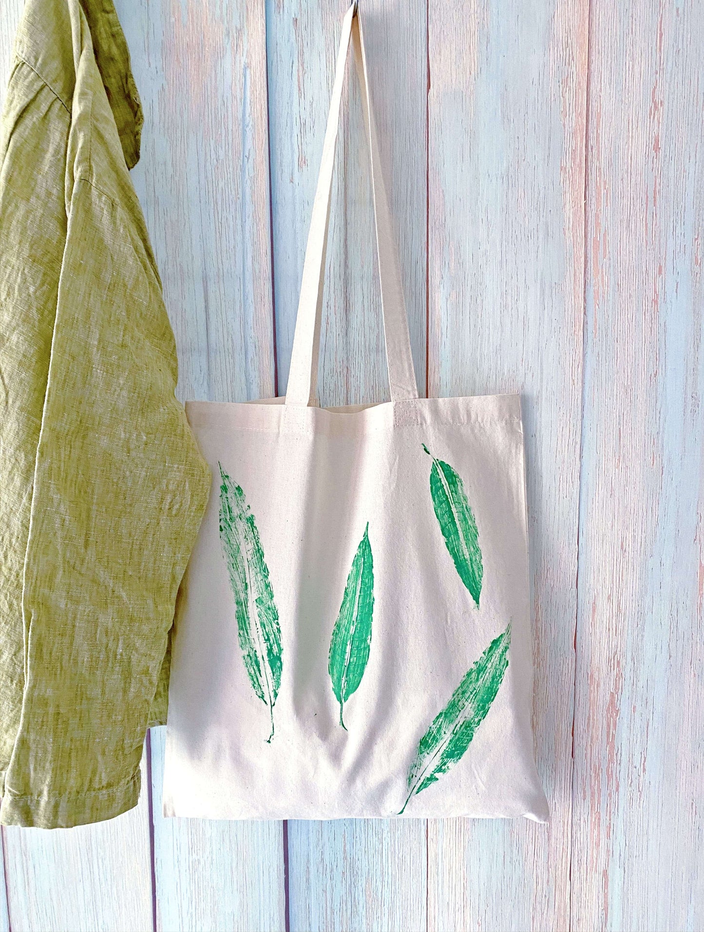 large capacity foldable shoulder bag with artistic leaf dye detail close up