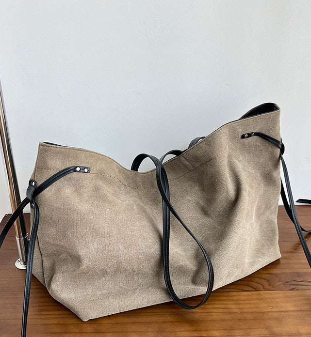Lightweight canvas tote for everyday shopping