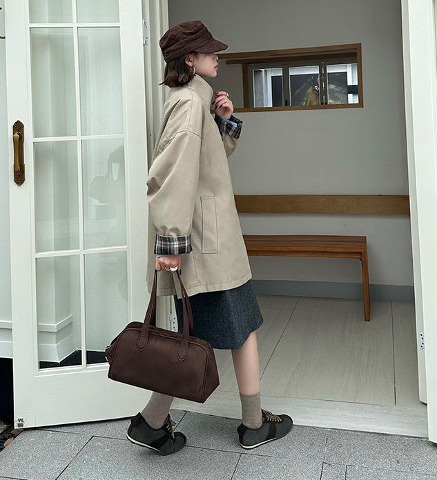 Top handle purse suited to short city errands