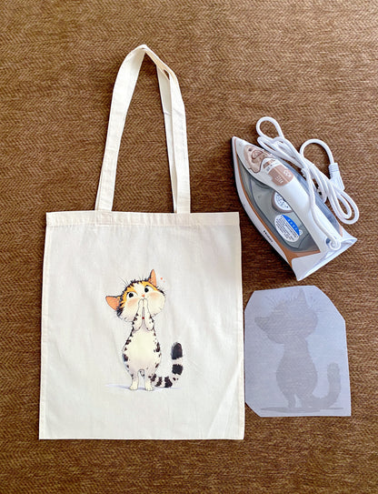 Sustainable kitty tote bag chosen as a charming gift for animal lovers