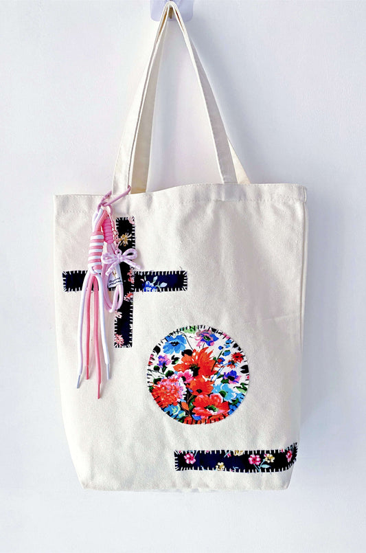 Practical foldable tote for grocery shopping without sacrificing personal style.