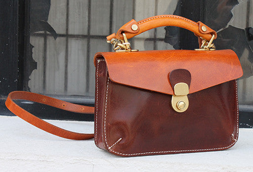 Women’s Vintage Leather Purse with Brass Hardware