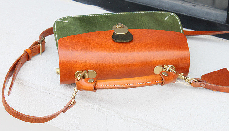 Retro Women's Leather Shoulder Bag with Vintage Finish