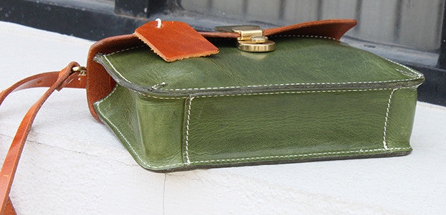 Women’s Eco-friendly Vintage Leather Messenger Bag