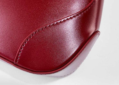 Sleek Leather Purse for Fashionistas