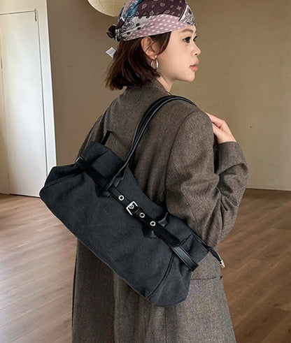 Women's shoulder bag with a simple everyday design