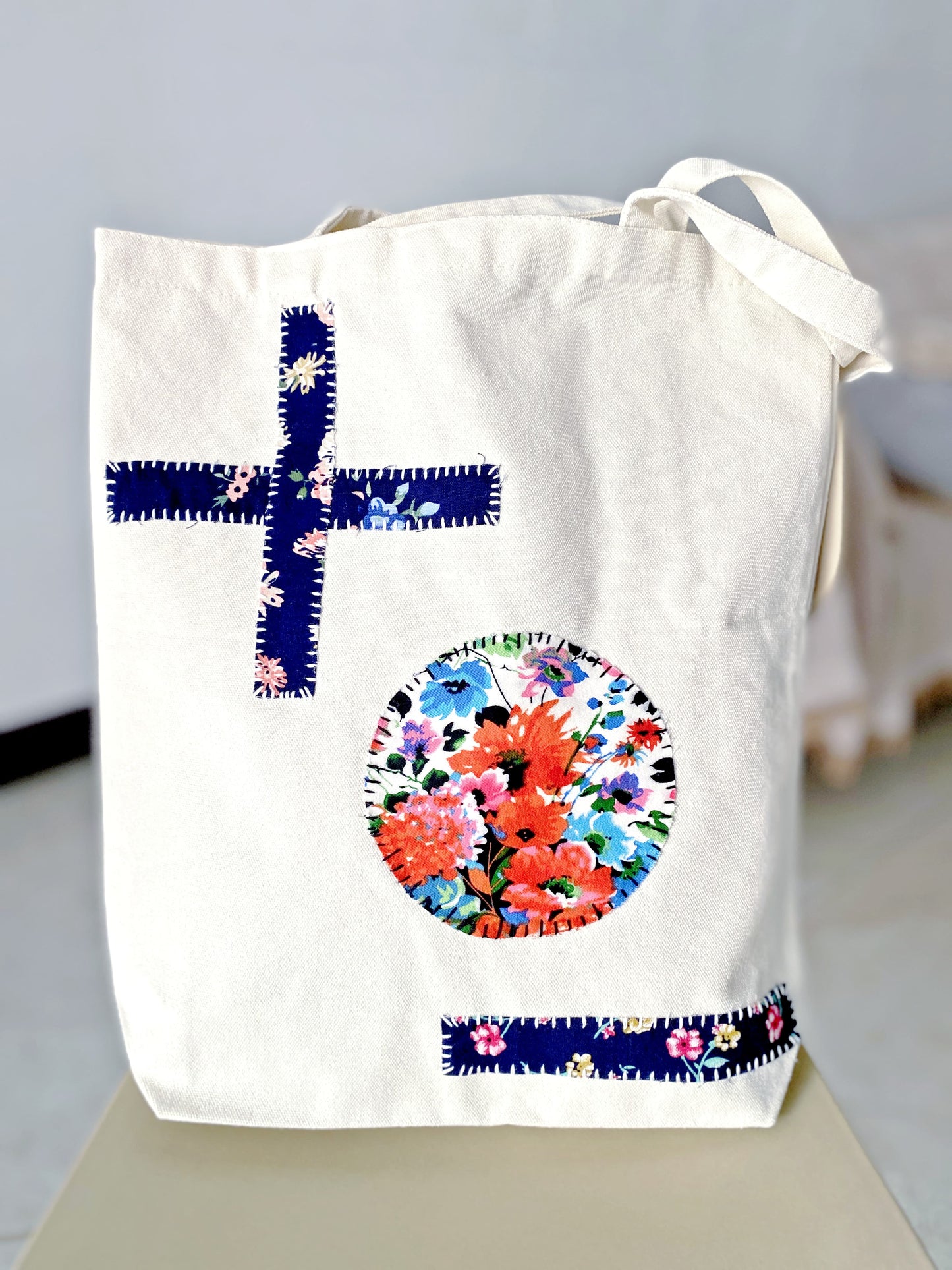 Versatile canvas carry bag for workdays and weekends