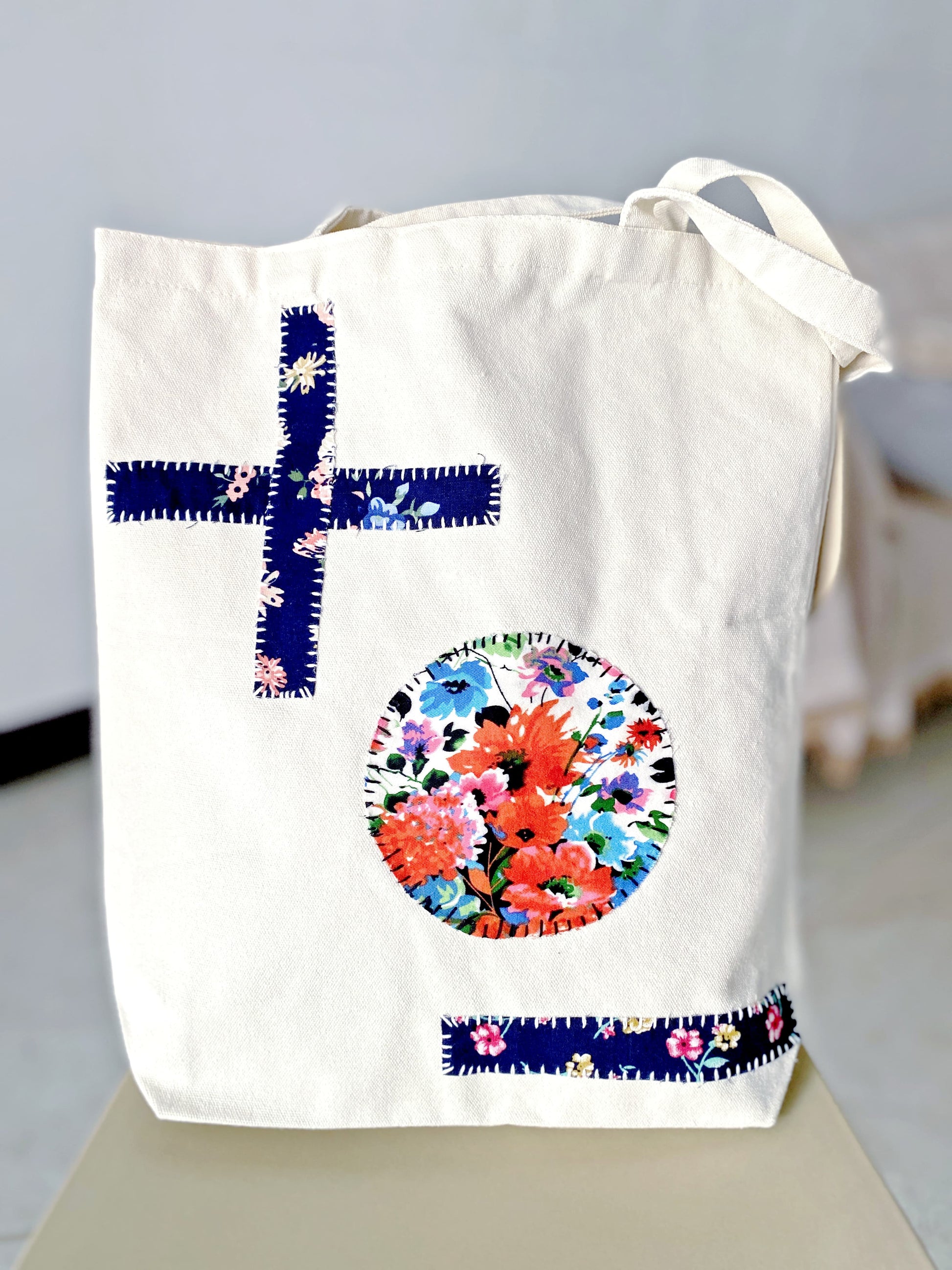 Versatile canvas carry bag for workdays and weekends