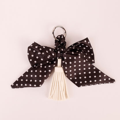 Retro scarf detail for personalizing a bag