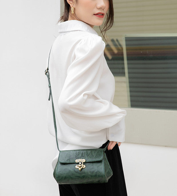 Elegant Retro Shoulder Bag with Unique Lock Mechanism