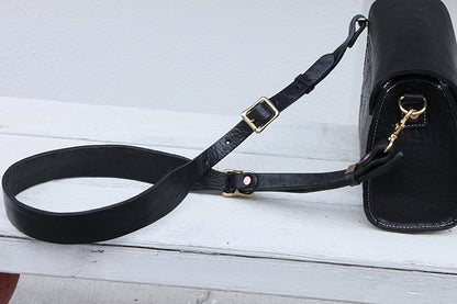 Fashionable Vintage Leather Square Handbag for Women with Single Shoulder Strap