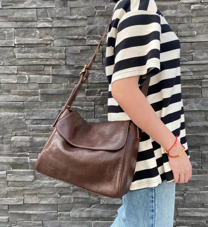 Elegant Retro Style Leather Crossbody Bag