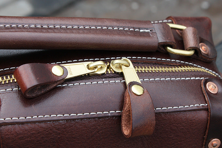 Retro-Inspired Leather Crossbody Bag for Trendsetters