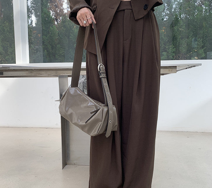 Small sling bag for relaxed days outside