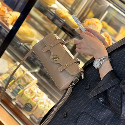 Premium leather bag with detachable straps for versatile wear