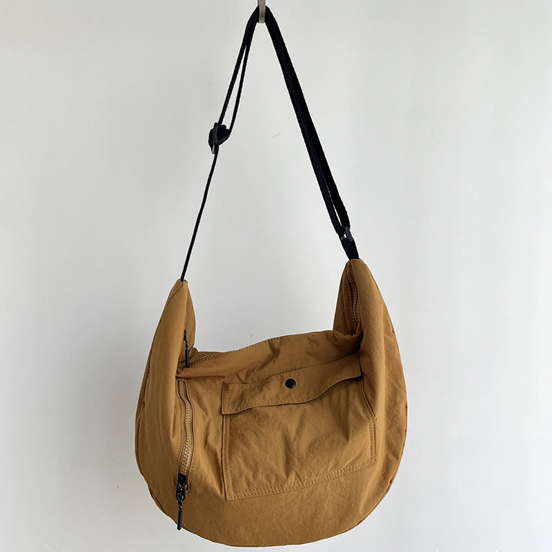 Lightweight bag for relaxed everyday outings