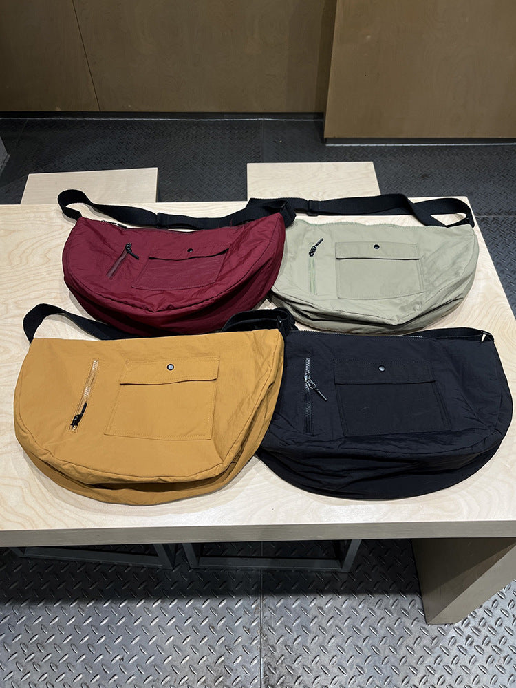 Roomy women’s bag for short day trips