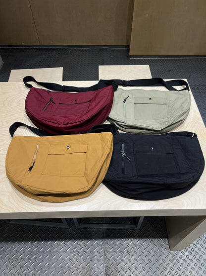 Roomy women’s bag for short day trips