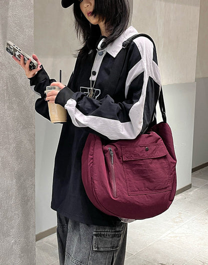 Roomy shoulder bag for everyday essentials