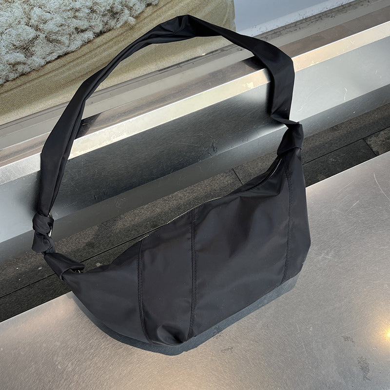 Practical sling pack for short outdoor adventures