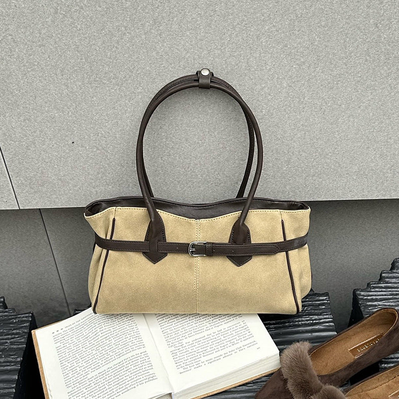 Shoulder carry handbag for relaxed weekend use